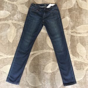 NWT Loft Curvy Skinny Jeans. Semi Dark. Size 0.